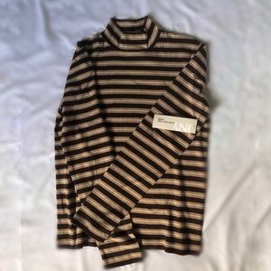 brown striped turtle neck | size M